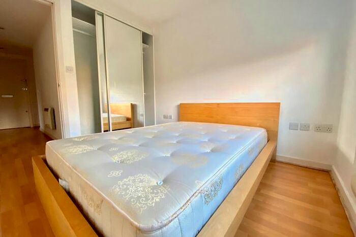 2 Bedroom Flat To Rent In Deals Gateway, London, SE13