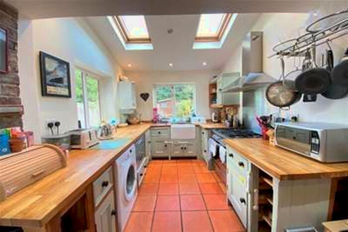 3 Bedroom Terraced House To Rent In Beech Grove, Sale, M33 6rt.