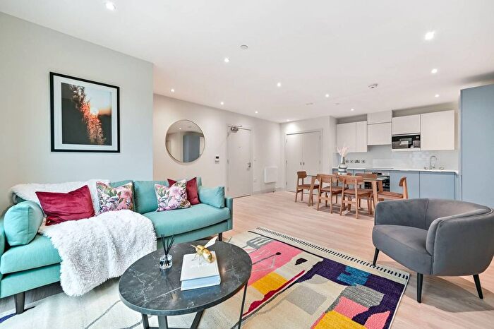 1 Bedroom Flat To Rent In The Oakgate, Leatherhead, KT22