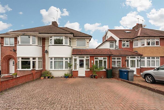 4 Bedroom Semi-Detached House For Sale In Ashfield Road, London, N14
