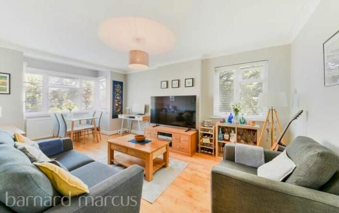 3 Bedroom Flat To Rent In Hook Road, Surbiton KT6