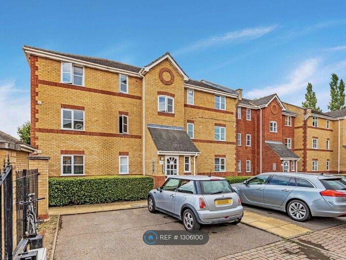 2 Bedroom Flat To Rent In Offers Court, Kingston Upon Thames, KT1