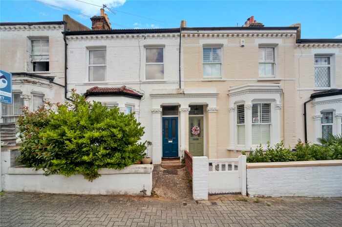 2 Bedroom Flat To Rent In Alderbrook Road, Clapham South, London, SW12