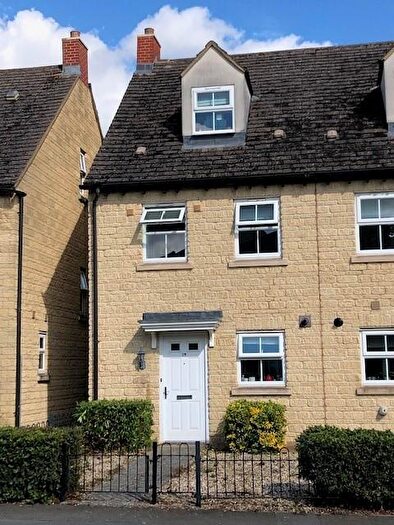 3 Bedroom Town House To Rent In Woodford Way, Witney, OX28