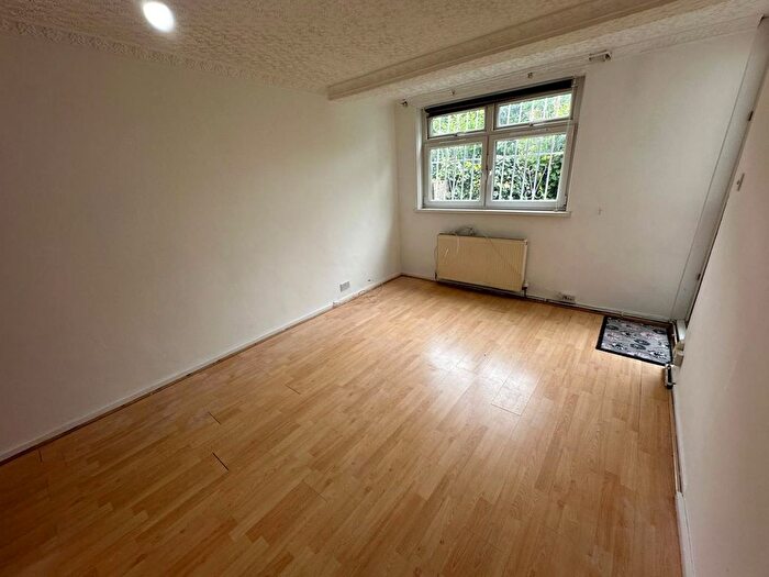 Studio To Rent In Holmleigh Road Estate, London, N16