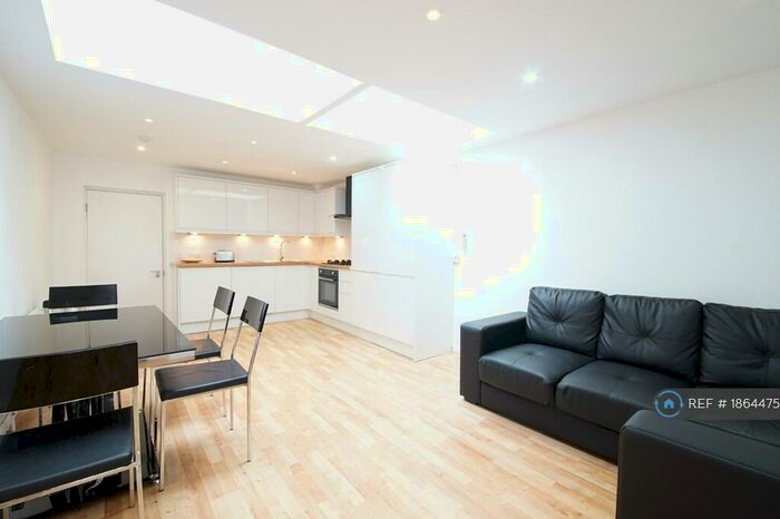 2 Bedroom Flat To Rent In Rosebank Gardens, London, E3