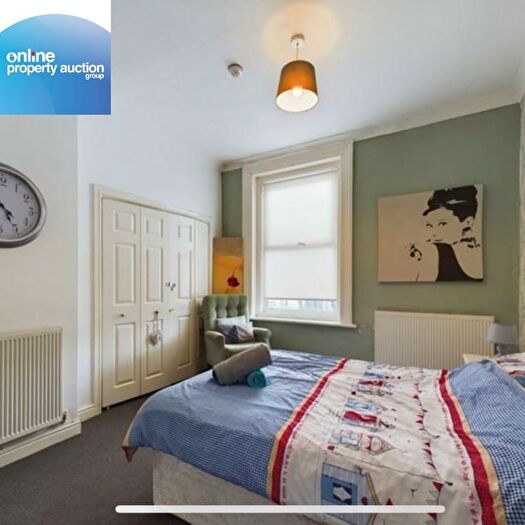 2 Bedroom Flat For Sale In Flat, The Crescent, Bridlington, East Riding Of Yorkshire, YO15