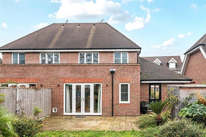 3 Bedroom Semi-detached House To Rent In Pavilion Place, East Molesey, KT8