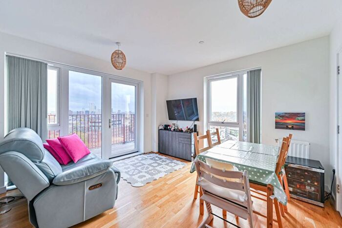 2 Bedroom Flat For Sale In Greenwich High Road, Greenwich, London, SE10