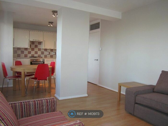2 Bedroom Flat To Rent In Columbia Point, London, SE16