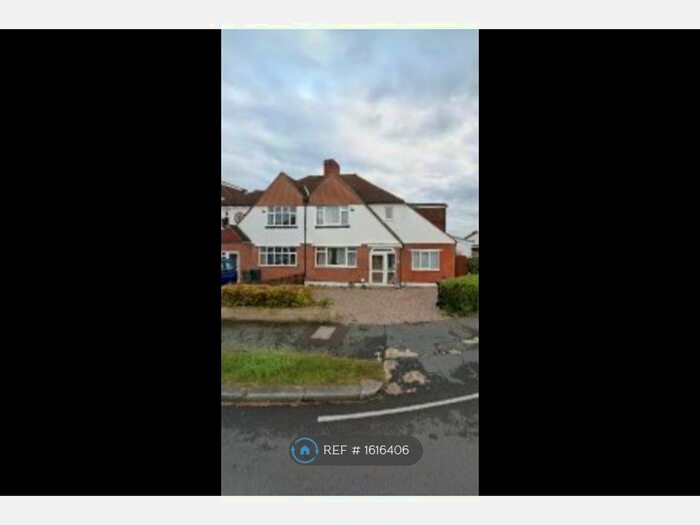 5 Bedroom Semi-Detached House To Rent In Elmwood Drive, Epsom, KT17