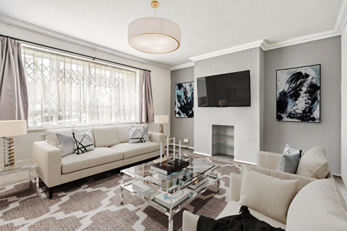 2 Bedroom Flat To Rent In Milman Close, Pinner, HA5