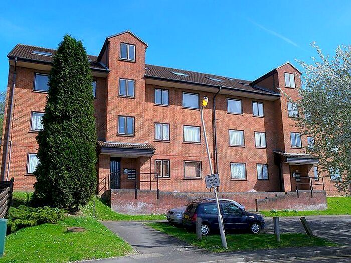 1 Bedroom Apartment To Rent In Tippett Rise, Reading, Berkshire, RG2