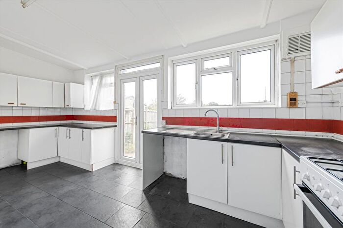 3 Bedroom Property For Sale In Brookbank Avenue, Hanwell, W7