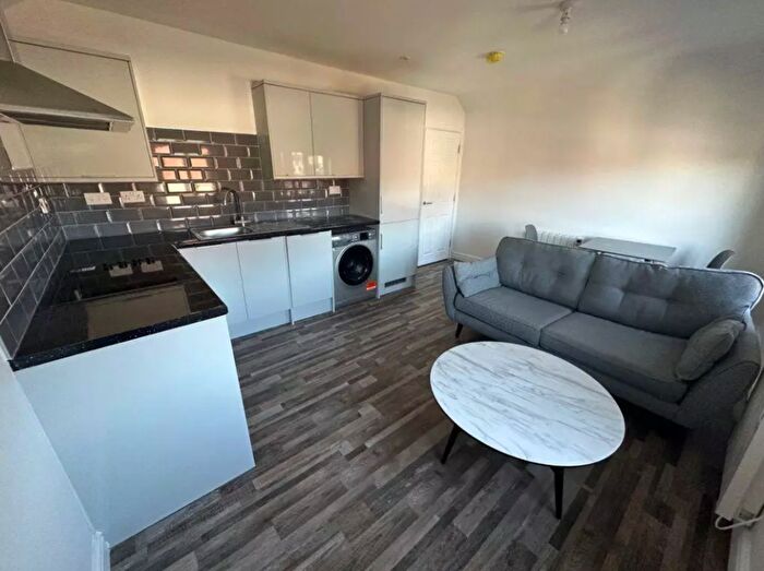 2 Bedroom Flat To Rent In Marsh Vale, Hyde Park, Leeds, LS6