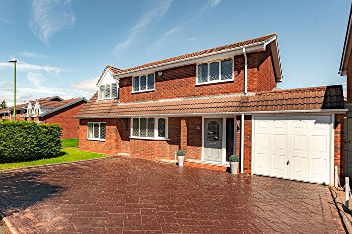 4 Bedroom Detached House For Sale In Park Hall Crescent, Birmingham, B36