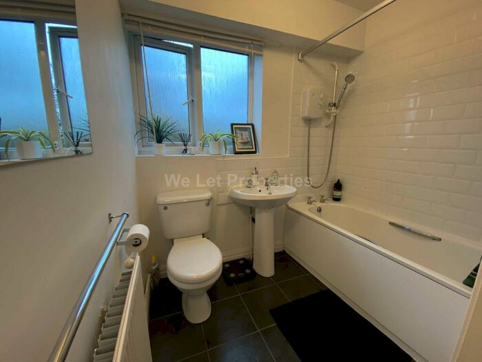 2 Bedroom Apartment To Rent In Fairway House, Chorlton Cum Hardy, M21