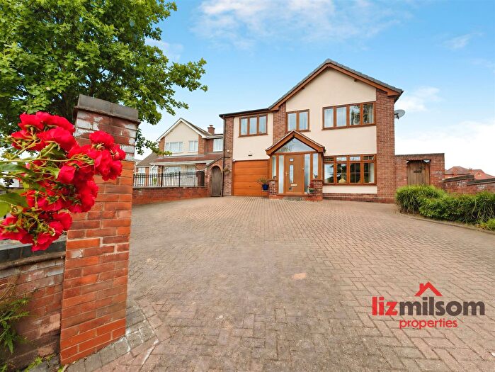 4 Bedroom Detached House For Sale In Queens Drive, Swadlincote, DE11