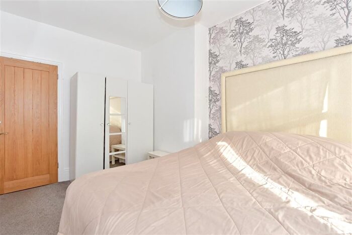 3 Bedroom End Of Terrace House For Sale In Penhale Road, Portsmouth, Hampshire, PO1