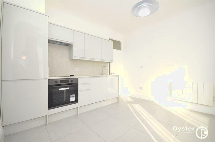 1 Bedroom Apartment To Rent In Bowes Road, London, N11