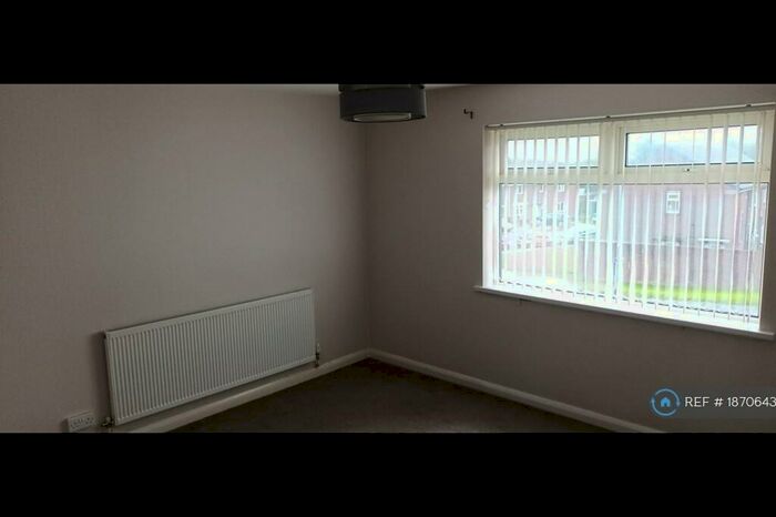 2 Bedroom Maisonette To Rent In Brackenwood Rd, Burton On Trent, DE15