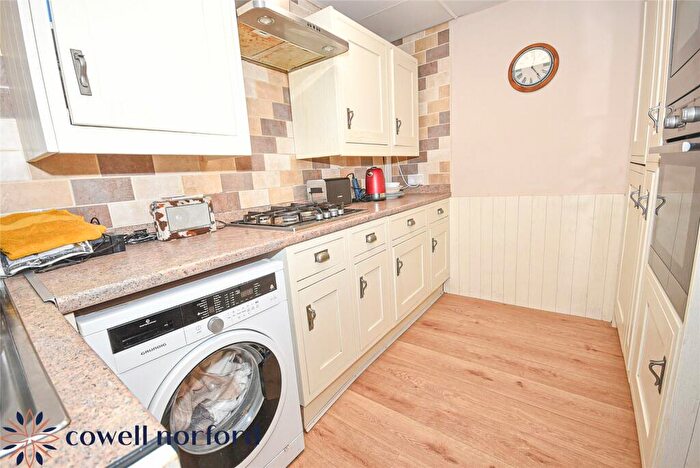 3 Bedroom End Of Terrace House For Sale In Hollin Lane, Bamford, Rochdale, OL11