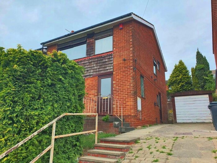 3 Bedroom Semi-Detached House To Rent In Wayne Close, Batley, WF17