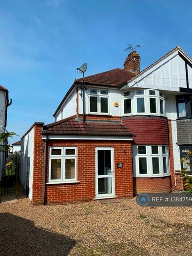 3 Bedroom Semi-Detached House To Rent In Broad Walk, London, SE3