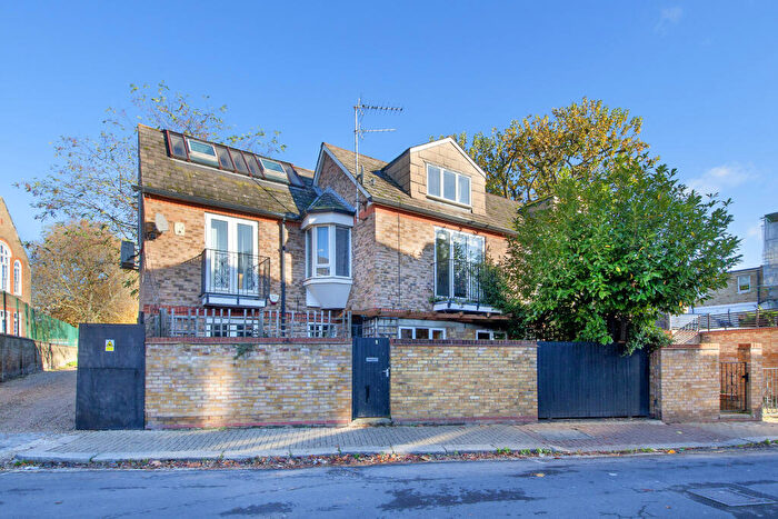 1 Bedroom Flat For Sale In Bolingbroke Walk, Battersea Park, SW11