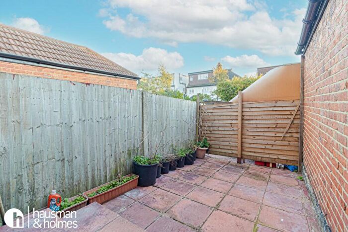 Flat To Rent In Leeside Crescent, Temple Fortune, NW11