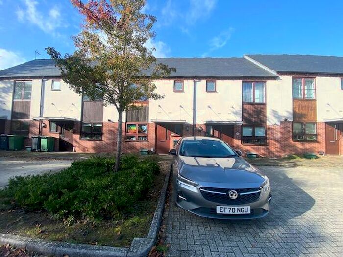 3 Bedroom House To Rent In Hollies Court, Basingstoke, RG24