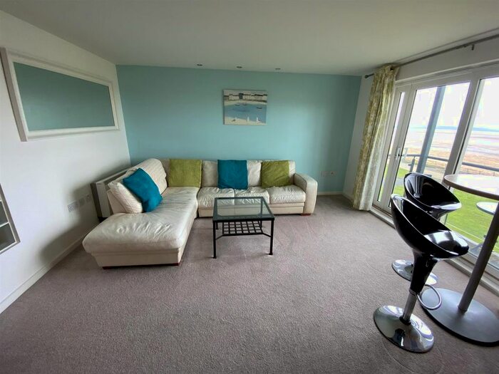 2 Bedroom Flat To Rent In Pentre Doc Y Gogledd, Llanelli, SA15