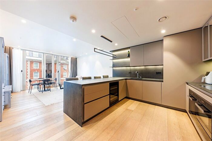 2 Bedroom Flat To Rent In Buckingham Palace Road, Victoria, SW1W