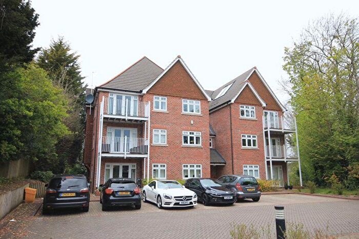 2 Bedroom Apartment To Rent In Hillview, Caterham, CR3