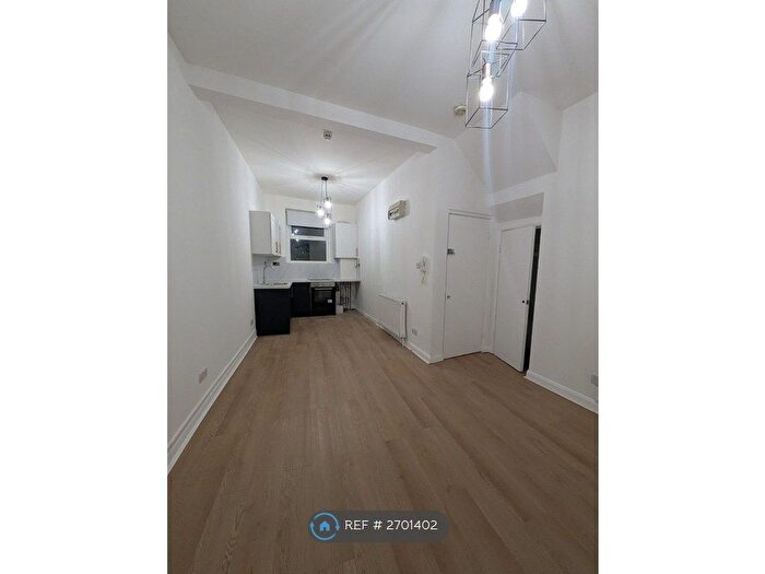 1 Bedroom Flat To Rent In Askew Road, London, W12