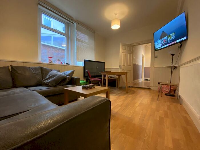 6 Bedroom End Of Terrace House To Rent In Pen Y Wain Road, Roath, CF24