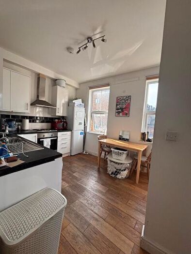 2 Bedroom Flat To Rent In Springdale Road, Stoke Newington, London, N16