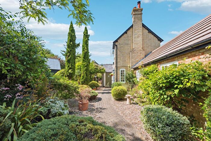 3 Bedroom Detached House For Sale In High Street, Pirton, Hitchin, SG5