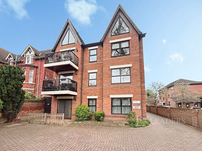 3 Bedroom Flat For Sale In Shakespeare Road, Bedford, Bedfordshire, MK40