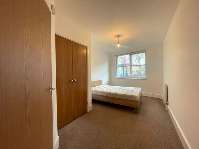 2 Bedroom Flat To Rent In Carna Court, Kew Road, Richmond, TW9
