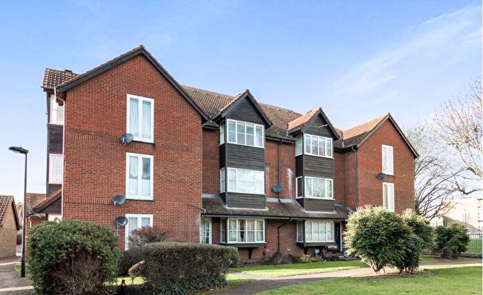 Studio To Rent In Mahon Close, Enfield, EN1