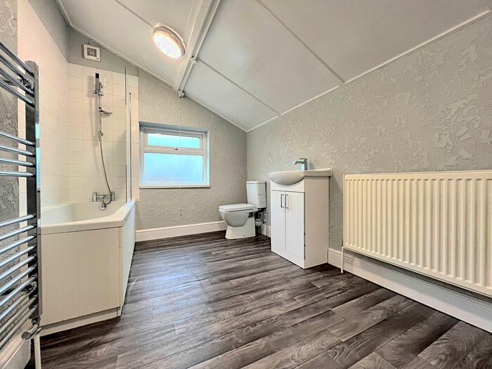 2 Bedroom Property To Rent In Station Road, Kettering, NN14