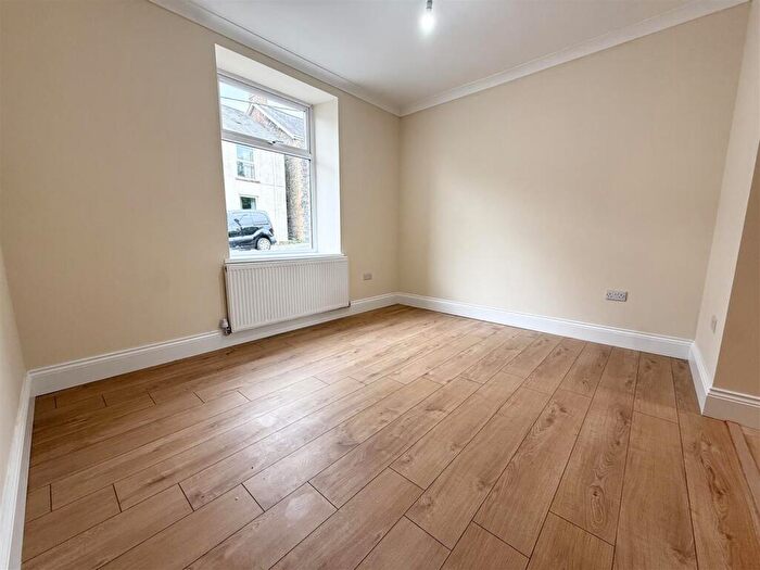 4 Bedroom End Of Terrace House For Sale In Merthyr Road, Pontwalby, Glynneath, Neath, SA11