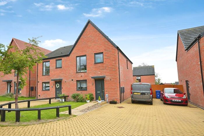 3 Bedroom Semi-Detached House For Sale In Woodcote Way, Chesterfield, Derbyshire, S40