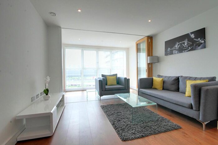 2 Bedroom Flat To Rent In Gateway Tower, Western Gateway, E16
