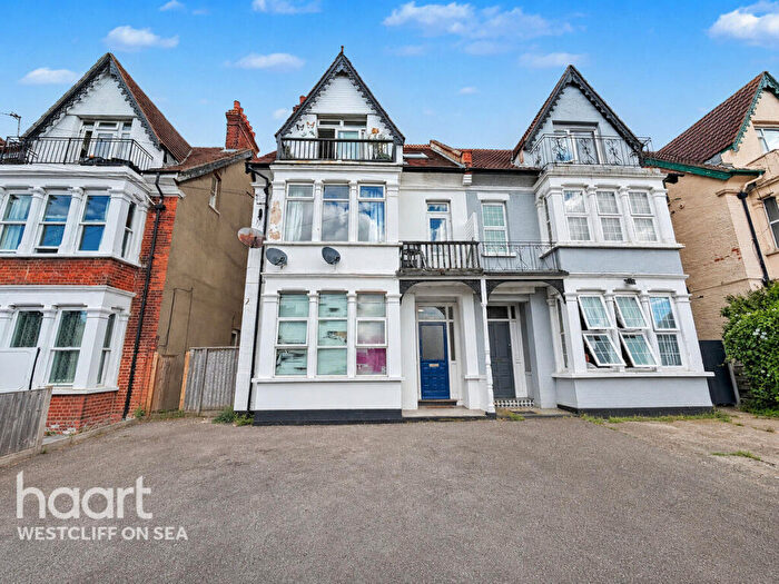1 Bedroom Flat For Sale In Genesta Road, Westcliff-On-Sea, SS0