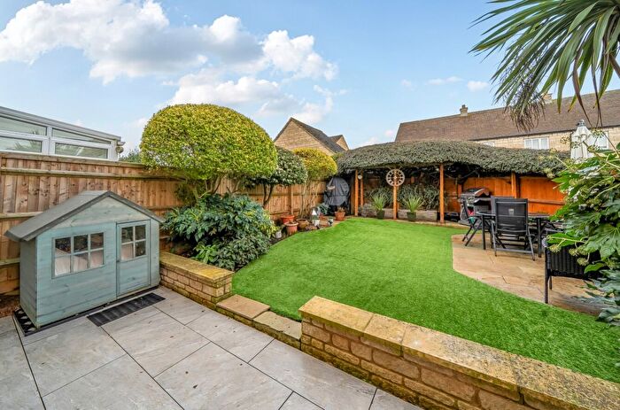 4 Bedroom Detached House For Sale In Bluebell Way, Carterton, Oxfordshire, OX18