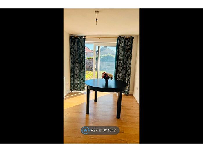 4 Bedroom Semi Detached House To Rent In Taunton Avenue, Hounslow, TW3