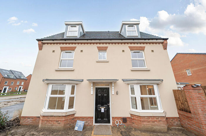4 Bedroom Town House To Rent In Laubella Road, ME20