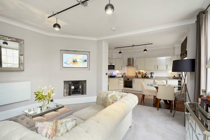 2 Bedroom Apartment To Rent In South Street, Epsom, KT18